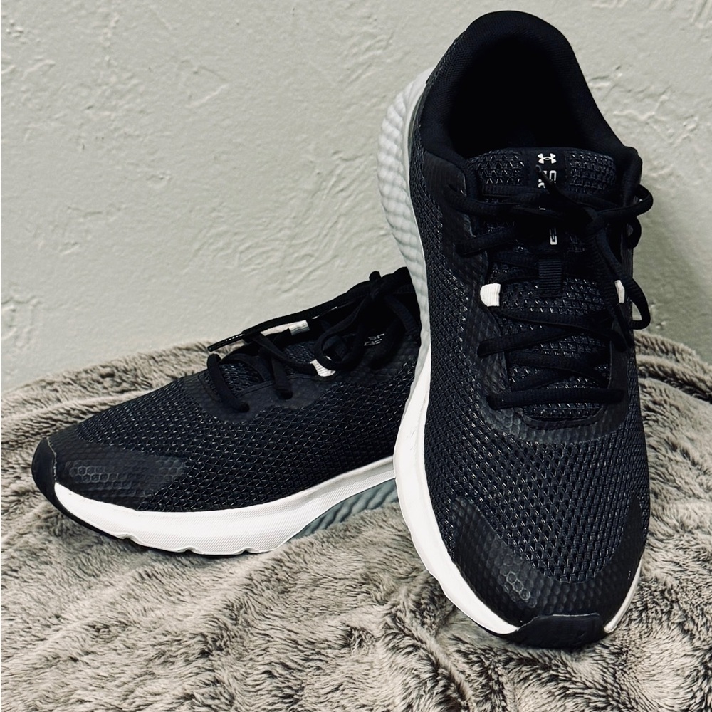 Under Armour Men's Charged Rogue 3 Running Shoe used good condition